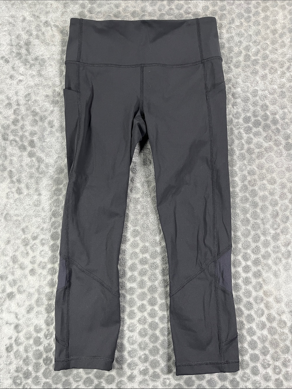 Lululemon Pace Rival High-Rise Crop 22"
Black Leggings